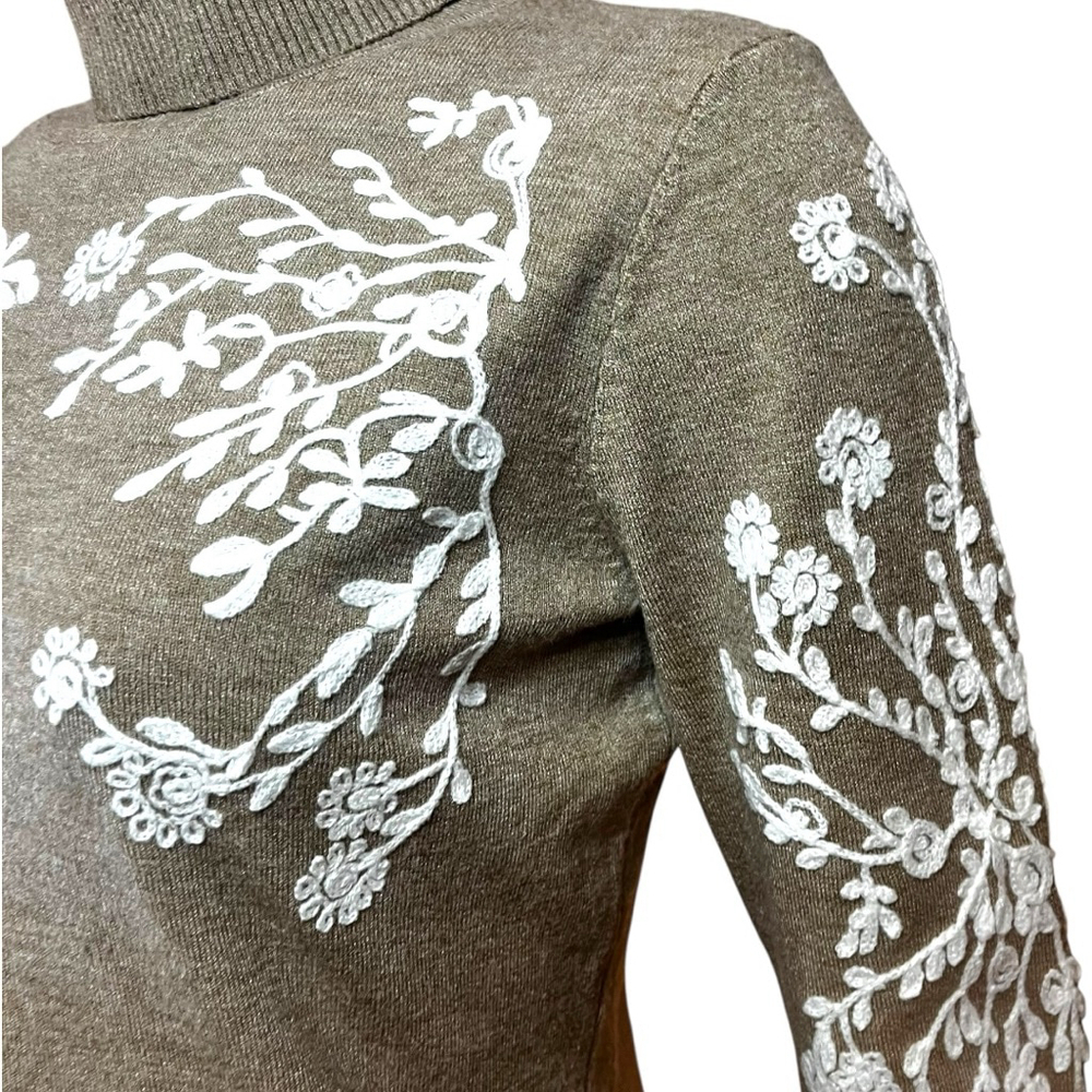 Women's Rain + Rose Neutral Crewel Embroidered Turtleneck Sweater, S - Picture 3 of 12